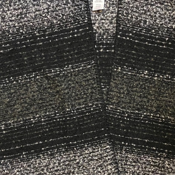 WOOLRICH Super Soft Grey/ Black/ White Gradient Serape Wrap Cape Poncho Pashmina - Picture 5 of 6